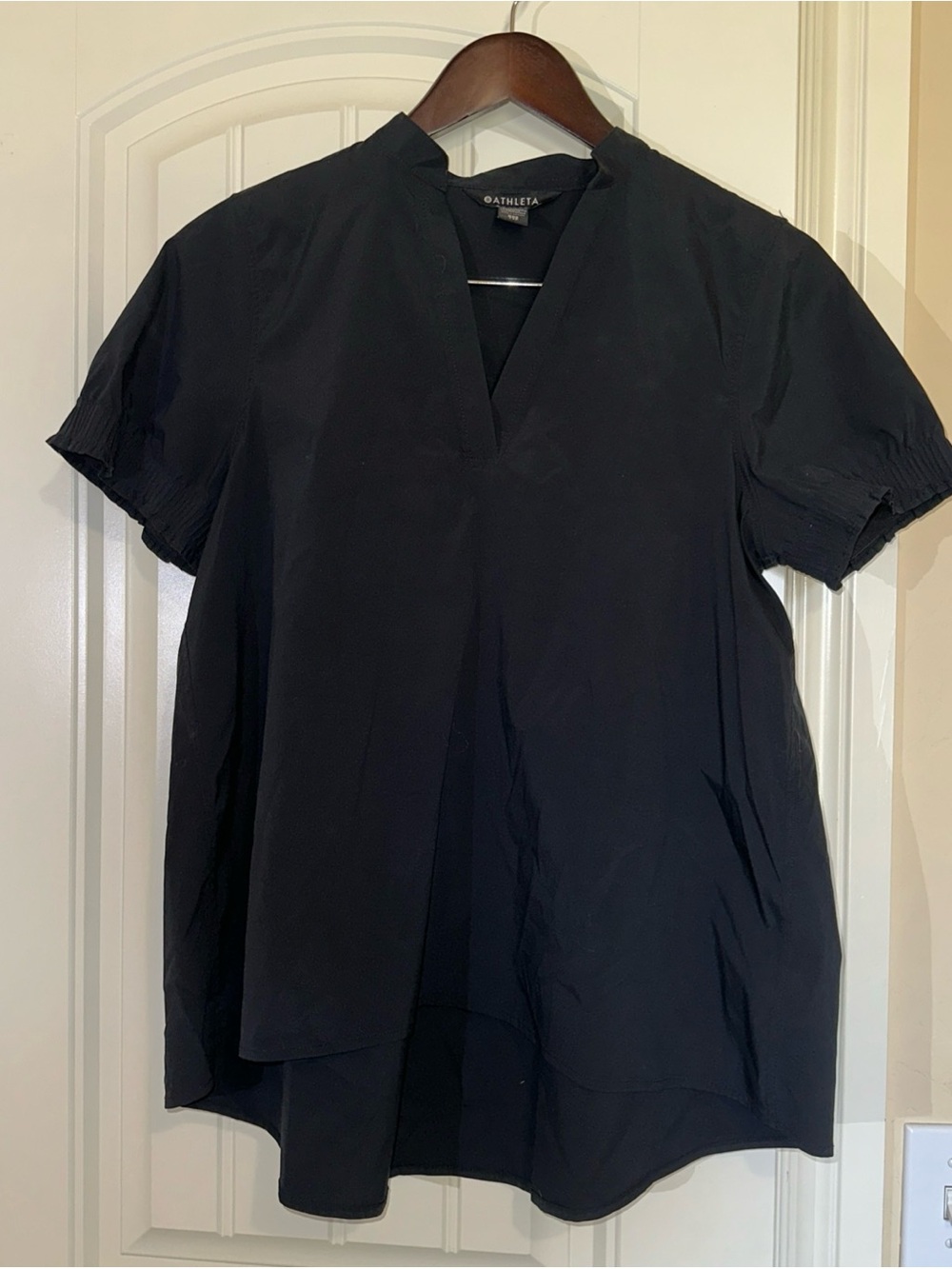 Athleta Levitate Poplin Tee Black XXS